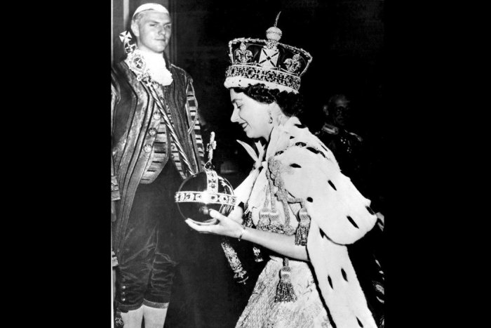 Ilustračný obrázok k článku RANNÁ ŠTVORKA: Pred 65 rokmi korunovali britskú kráľovnú Alžbetu II.