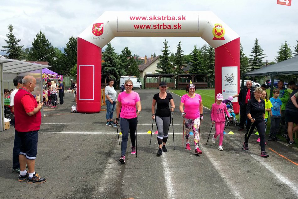 Ilustračný obrázok k článku Severská chôdza pod Tatrami: Zámky s druhým miestom na Malom štrbskom maratóne