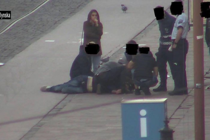 Ilustračný obrázok k článku Polícia hľadá ženu na fotke. Bola svedkom bitky
