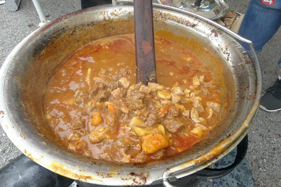 Ilustračný obrázok k článku V Špačinciach bude rozvoniavať guláš: O zábavu sa postará obľúbený Polemic