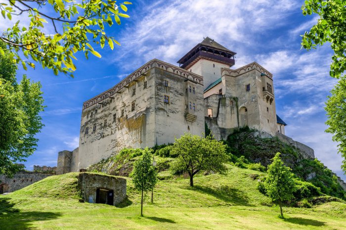 Ilustračný obrázok k článku KVÍZ o Trenčianskom hrade: Ako dobre poznáte jeho históriu?