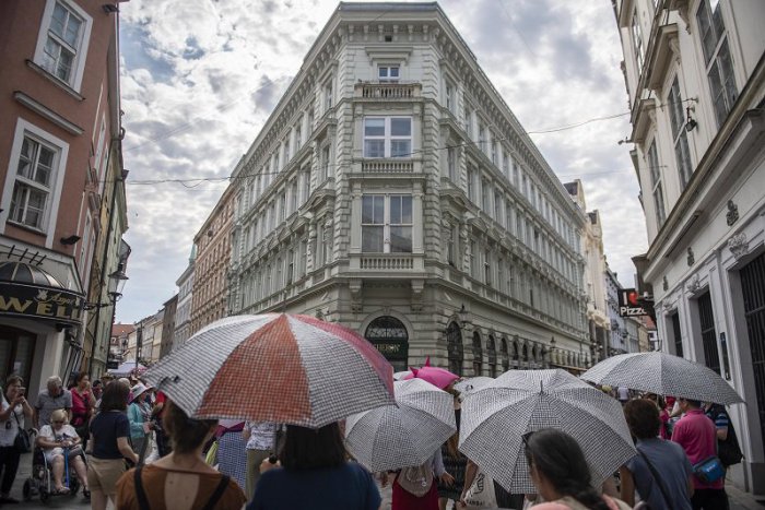Ilustračný obrázok k článku FOTO: Svetový deň utečencov si v meste pripomenuli Dáždnikovým pochodom