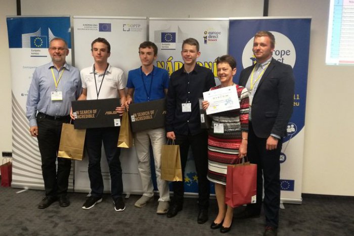 Ilustračný obrázok k článku Veľký úspech žiakov Obchodnej akadémie v Lučenci v súťaži Mladý Európan