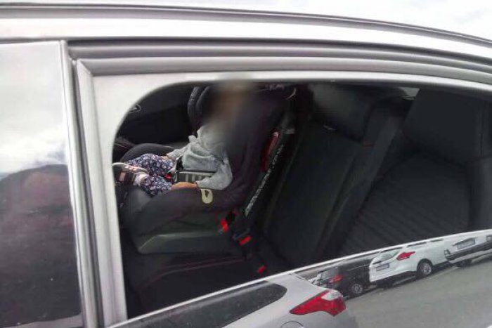 Ilustračný obrázok k článku Ďalšie dieťa bez dozoru v aute. Polícia vyzýva rodičov, aby mysleli aj na možný únos