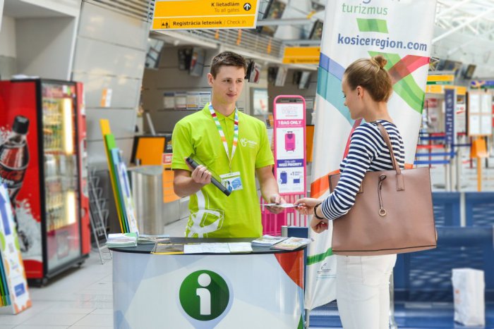 Ilustračný obrázok k článku Na košickom letisku otvorili stánok s informáciami pre turistov o kraji