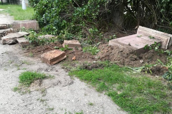 Ilustračný obrázok k článku Vyše 200-ročný kríž zo Zámkov stihol smutný osud: Historická pamiatka je zničená