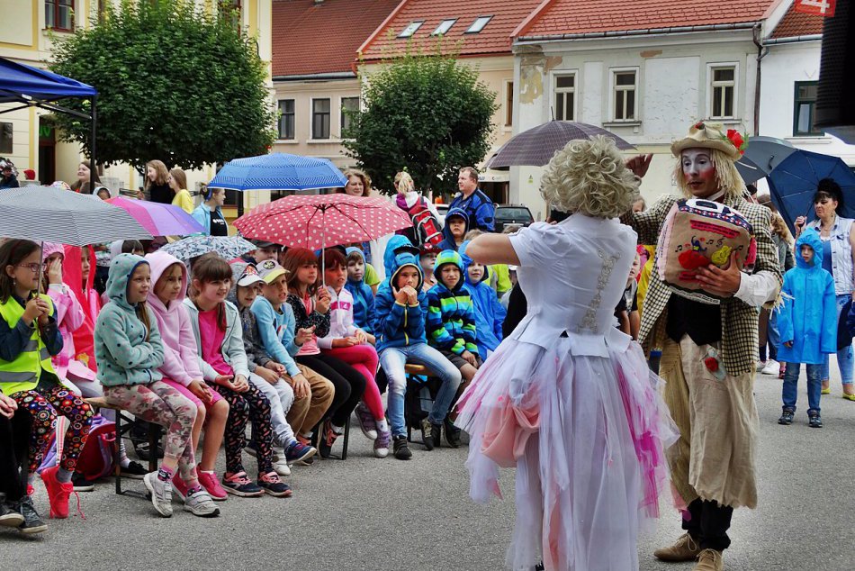 Ilustračný obrázok k článku Pozrite si na FOTKÁCH: Kultúrne leto v Rožňave otvorili detským predstavením