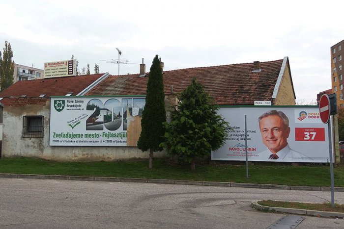 Ilustračný obrázok k článku Nelegálne billboardy zmizli z Nových Zámkov: Reklamu mesta majú žiadať obyvatelia
