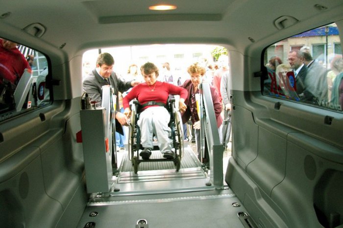 Ilustračný obrázok k článku Seniori a invalidi v Ružinove môžu žiadať o príspevok na dopravu