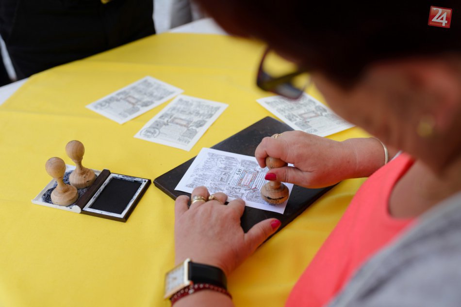 Ilustračný obrázok k článku FOTO: V Nitre uviedli do života unikátnu poštovú známku vydanú spolu s Vatikánom