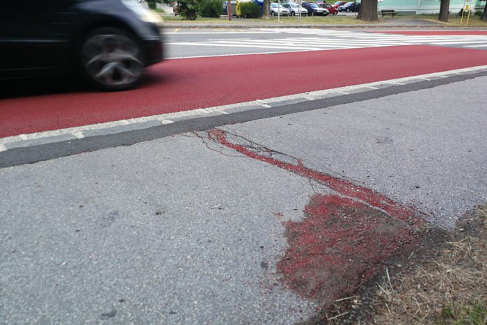 Ilustračný obrázok k článku Kremnickú ulicu pokryl červený prach: Cestári vysvetľujú prečo, FOTO