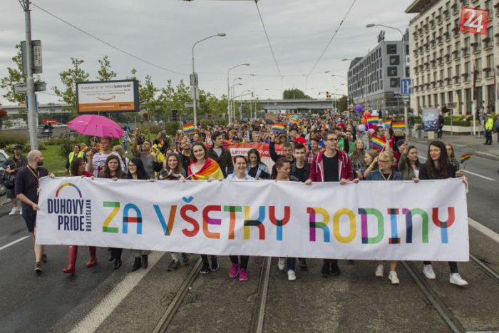 Ilustračný obrázok k článku Pochody - Dúhový Pride a Hrdí na rodinu - obmedzia dopravu v centre Bratislavy