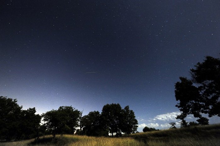 Ilustračný obrázok k článku Hviezdne leto na Horehroní: Vyberte sa Astrovlakom na pozorovanie nočných úkazov