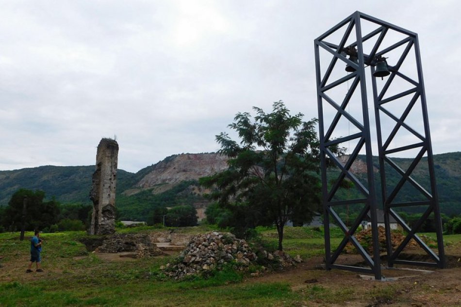Ilustračný obrázok k článku V Gombaseku pribudne vyhliadková veža: Ozvláštnia ju kostolné zvony, FOTO