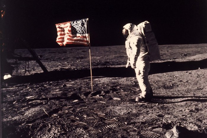 Ilustračný obrázok k článku RANNÁ ŠTVORKA: Pred 49. rokmi vstúpil na povrch Mesiaca prvý človek, meniny má Daniel