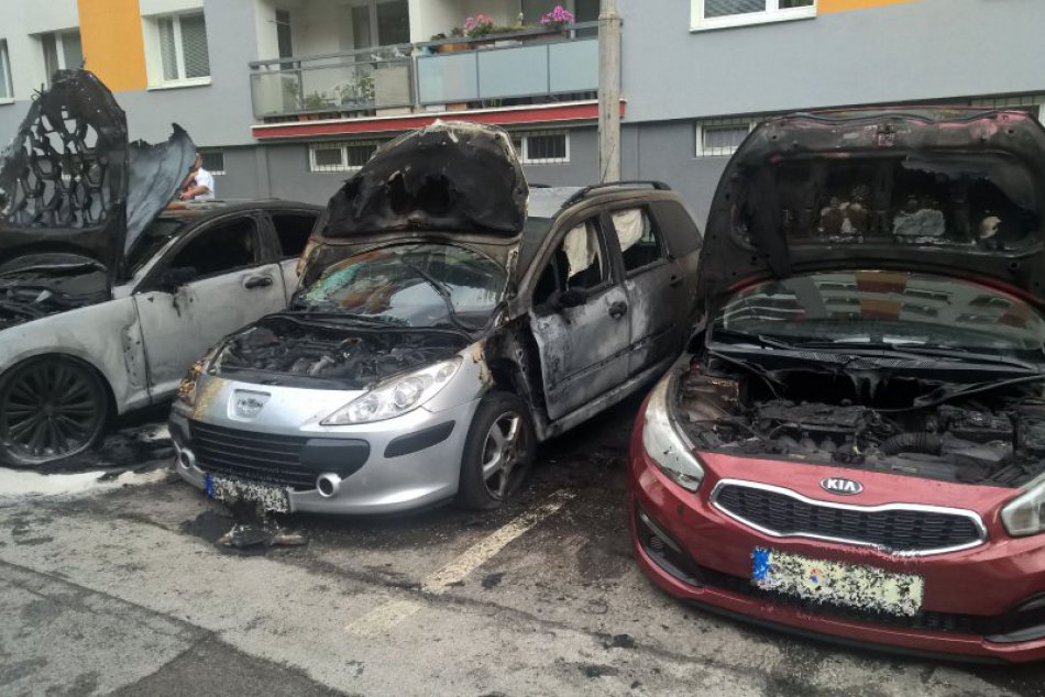 Ilustračný obrázok k článku FOTO: V Bystrici vyčíňal podpaľač: Požiar zachvátil 5 áut