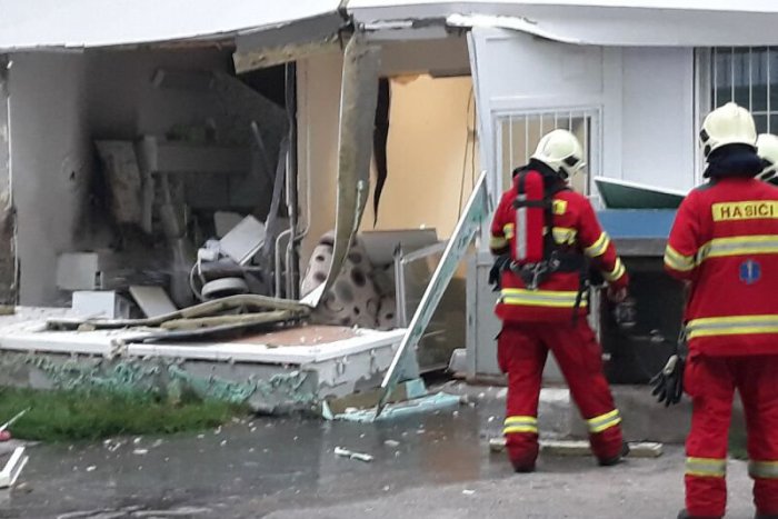 Ilustračný obrázok k článku VIDEO: Hasiči zasahujú vo Vrakuni, došlo tam pravdepodobne k explózii v budove