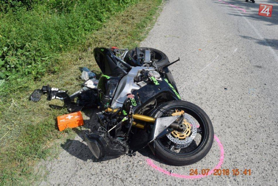 Ilustračný obrázok k článku Motorkár (21) z Nitry sa čelne zrazil s autom: Utrpel ťažké zranenia, FOTO