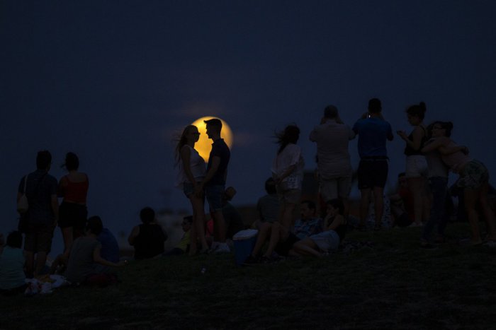 Ilustračný obrázok k článku Kam v Bratislave zadarmo: Víkend odštartuje najdlhšie úplné zatmenie Mesiaca v tomto storočí