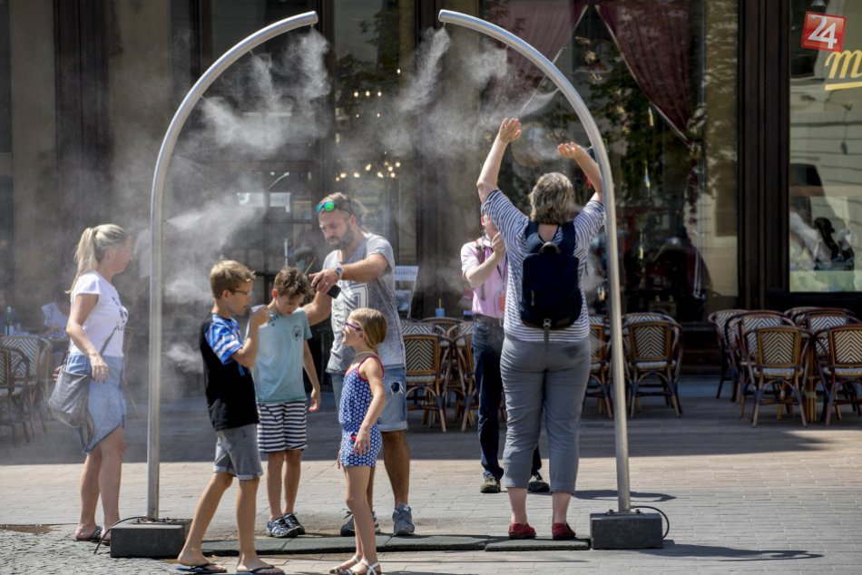 Ilustračný obrázok k článku Pre Bratislavský kraj platí výstraha prvého stupňa pred vysokými horúčavami