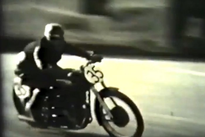 Ilustračný obrázok k článku Unikátne archívne zábery: V roku 1955 viedli Nitrou motocyklové preteky, VIDEO
