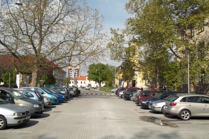 Ilustračný obrázok k článku V Šali si posvietia na majiteľov parkovacích miest: So zmenami v údajoch neotáľajte