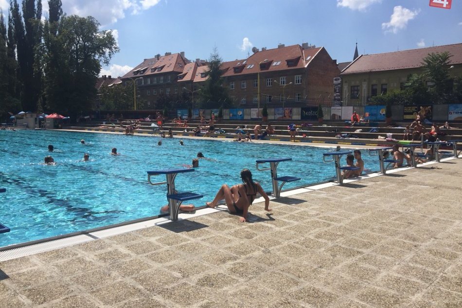 Ilustračný obrázok k článku Leto nebolo také, ako si prevádzkovatelia kúpalísk predstavovali. Návštevnosť bola nízka, FOTO
