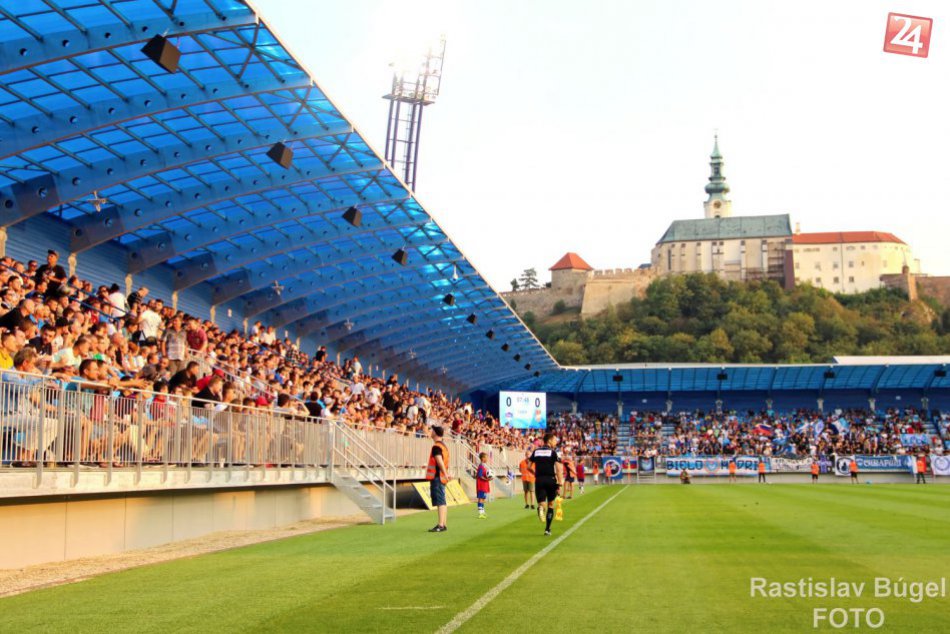Ilustračný obrázok k článku Veľkolepé otvorenie štadióna v Nitre: Prídu naň aj slovenské futbalové osobnosti