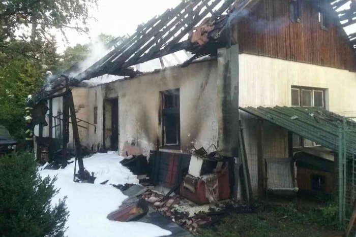 Ilustračný obrázok k článku Zásah žilinských hasičov: Požiar domu v Žilinskej Lehote, FOTO z miesta