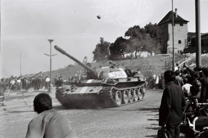 Ilustračný obrázok k článku Fotky tankov pred Zvolenským zámkom aj filmy o okupácii. Zvolen bude spomínať na rok 1968