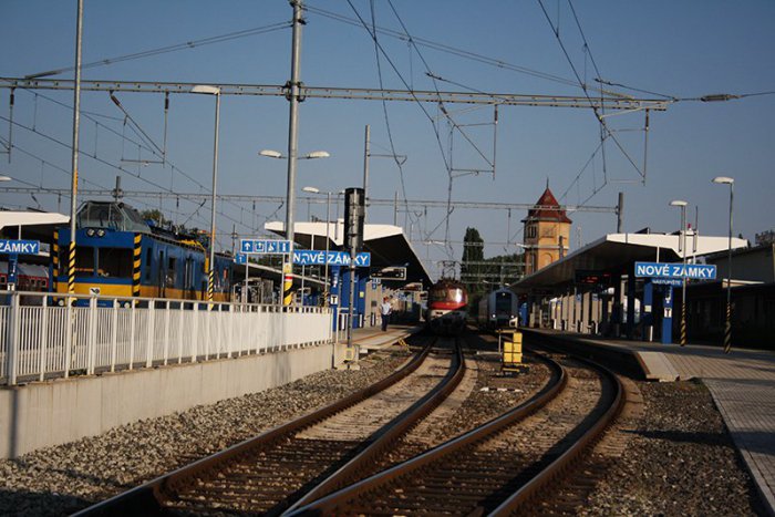 Ilustračný obrázok k článku Na trati pri Nových Zámkoch je opäť výluka. Pozrite, kedy sa treba mať na pozore