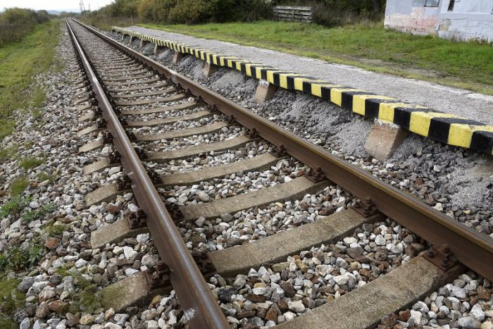 Ilustračný obrázok k článku Železnice v prácach pokračujú, výluka vlakov potrvá do stredy