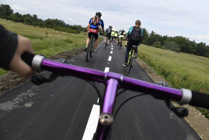 Ilustračný obrázok k článku VIDEO a FOTO: Prejdite sa s nami po novej cyklotrase v Považskej!