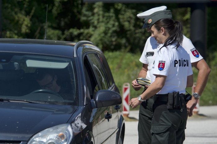 Ilustračný obrázok k článku Vyhnite sa pokute a radšej čítajte: Po celom kraji prebehnú policajné kontroly