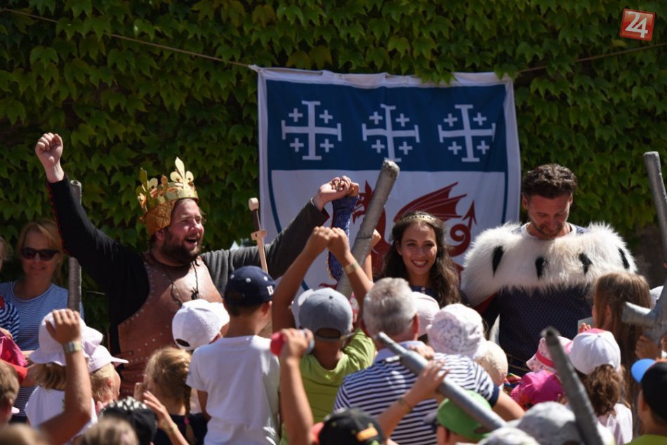 Ilustračný obrázok k článku Dobrodružstvo na Smolenickom zámku: Kráľ pozýva deti na pomoc v boji s drakom