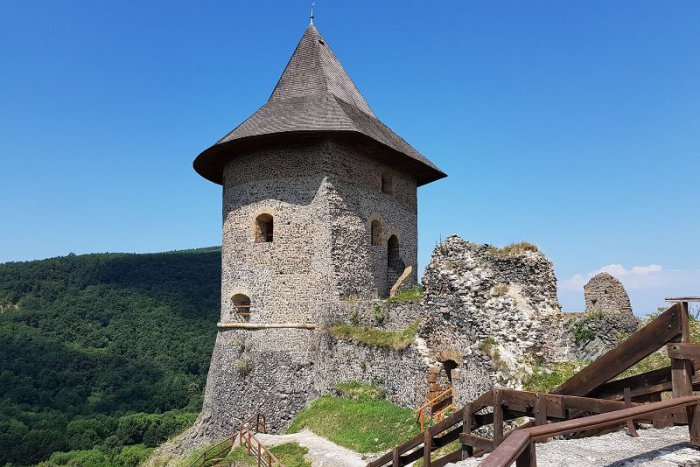 Ilustračný obrázok k článku FOTO: Do údržby hradu Šomoška investuje samospráva ročne do 6000 eur, riešiť musí strechu