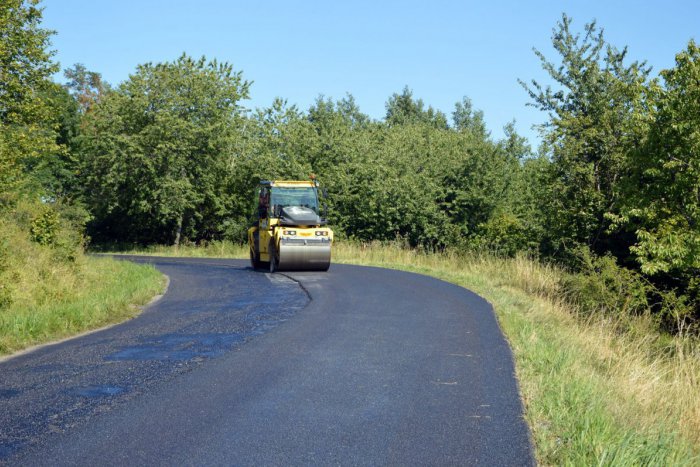 Ilustračný obrázok k článku FOTO: Cesty v kraji pokryje nový asfalt, pribudnú kilometre bez dier