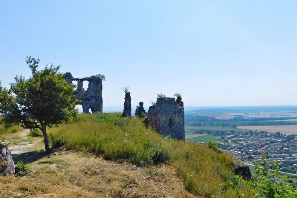 Ilustračný obrázok k článku Láka turistov aj nadšencov histórie: Pozrite si krásne výhľady z Turnianskeho hradu,FOTO