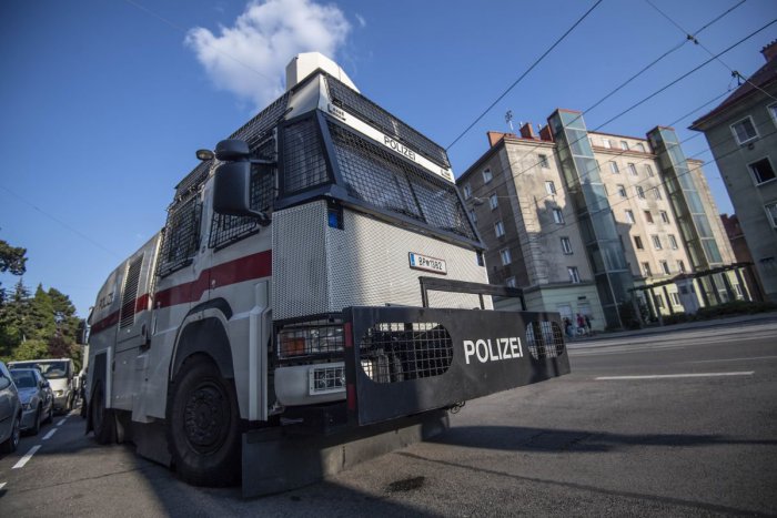 Ilustračný obrázok k článku Volali na linku diplomatickej pomoci: Fanúšikovia Slovana sa mali vulgárne dožadovať pomoci