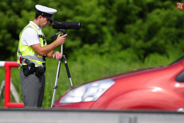 Ilustračný obrázok k článku Ťahák pre lučeneckých vodičov: ROZPIS policajných hliadok v našich končinách