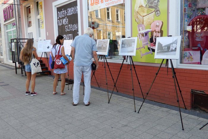 Ilustračný obrázok k článku Zaujímavá výstava v centre Ružomberka: Pohľad do histórie mesta cez fotky