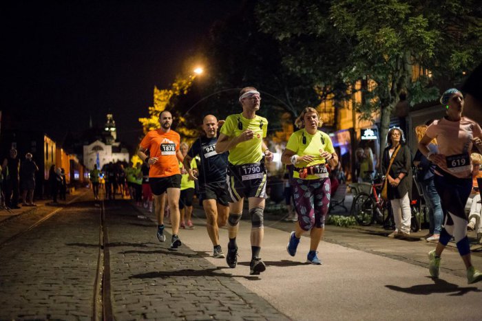 Ilustračný obrázok k článku Noční bežci, pripravte sa. Košice Night run 2018 sa blíži