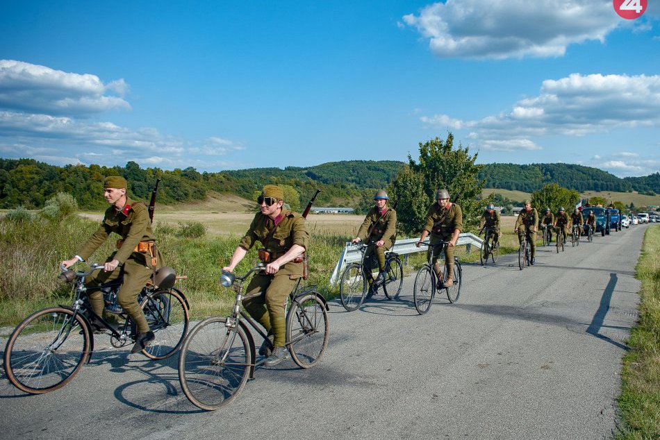 Ilustračný obrázok k článku VIDEO a FOTO: Nevšedný pohľad na ceste: Zo Zvolena do Bystrice vyrazila dobová cyklistická eskadróna