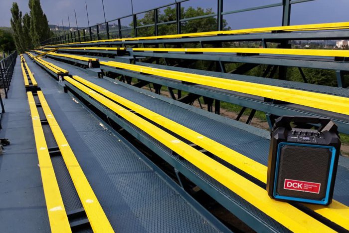 Ilustračný obrázok k článku Tribúnu v Jazdeckom areáli UVLF zrekonštruovalo asi 130 dobrovoľníkov