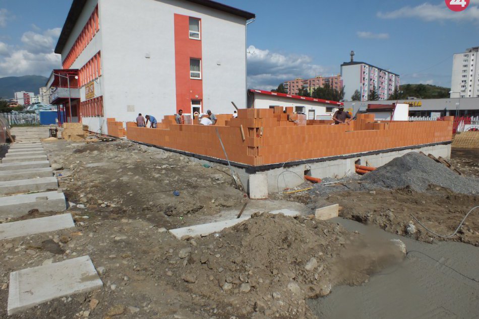 Ilustračný obrázok k článku FOTO: Rekonštrukcia futbalového štadiónu v Mikuláši je v plnom prúde