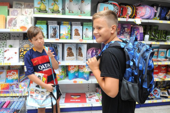 Ilustračný obrázok k článku Hmotnosť dieťaťa je pri výbere tašky kľúčová: Nadmerná záťaž môže mať následky