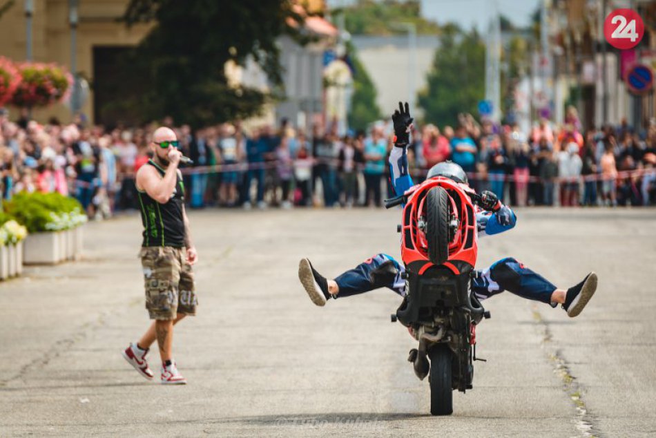 Ilustračný obrázok k článku VIDEO+FOTO: Hlavné námestie rozpálili machri, moto show priniesla európsku špičku