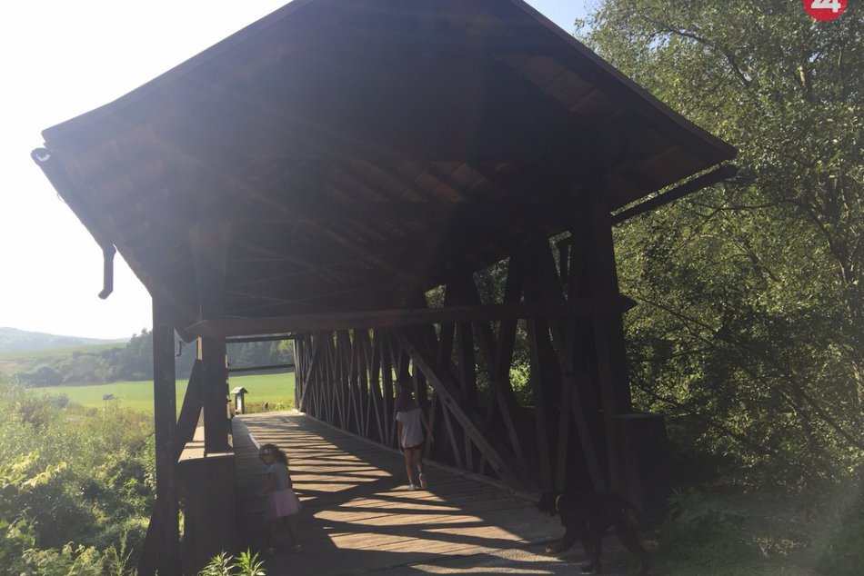 Ilustračný obrázok k článku Jedinečný krytý drevený most z roku 1832 nájdete len v Kluknave, FOTO