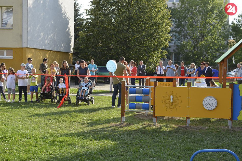 Ilustračný obrázok k článku FOTO: Vo Zvolene búrajú bariéry. Otvorili unikátne ihrisko pre deti s telesným postihnutím