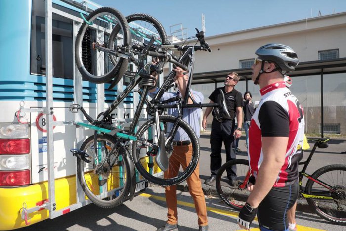 Ilustračný obrázok k článku Cyklisti sa dočkali. Do ulíc vyrazí prvý autobus s cyklonosičmi